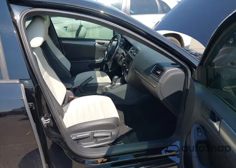 2016 Volkswagen Jetta 1.8T Sport z USA, uszkodzony, nr VIN 3VWD17AJ0GM414253